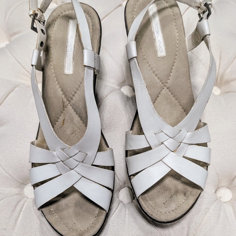 Bandolino White Slingback Sandals with Elegant Design